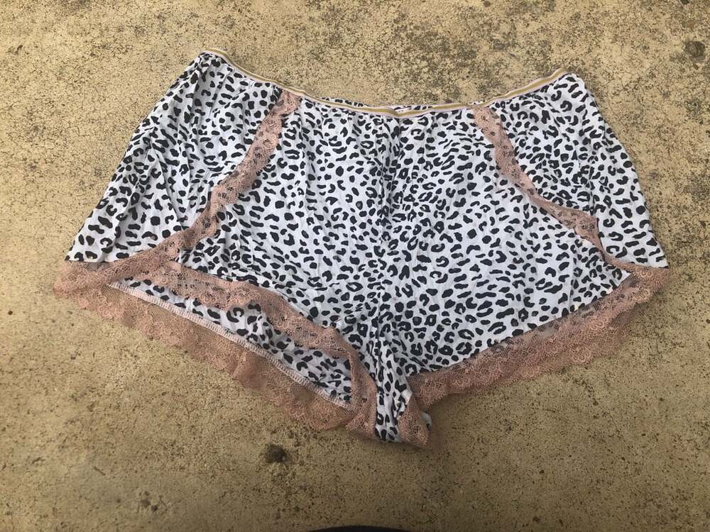 Victoria's Secret Leopard Print Pajama Sleep Shorts Size L White Lace Trim